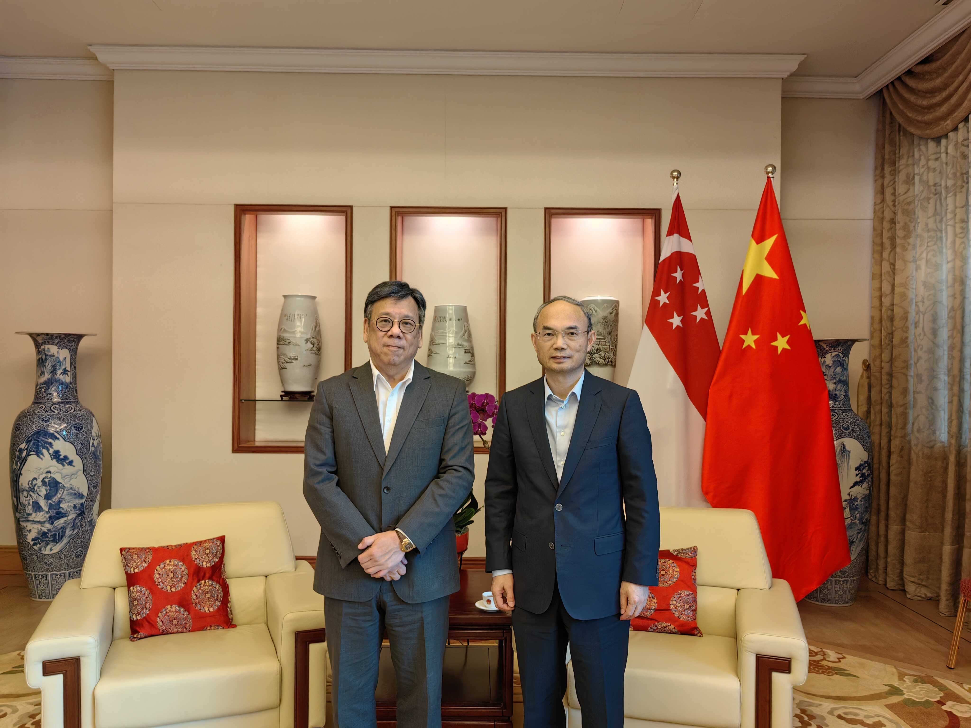 吕瑞浩公参会见非盟工会主席迪拉姆