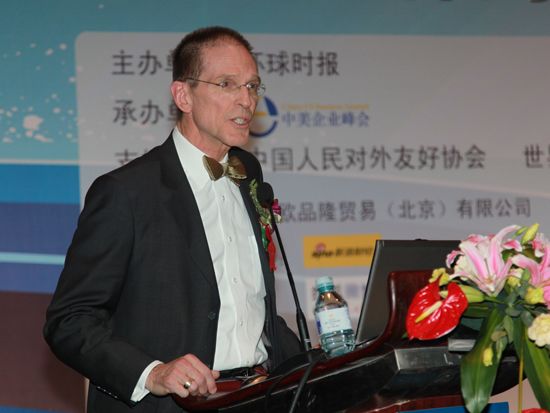 于维华参赞会见马里塞努职业教育中心校长纪比拉