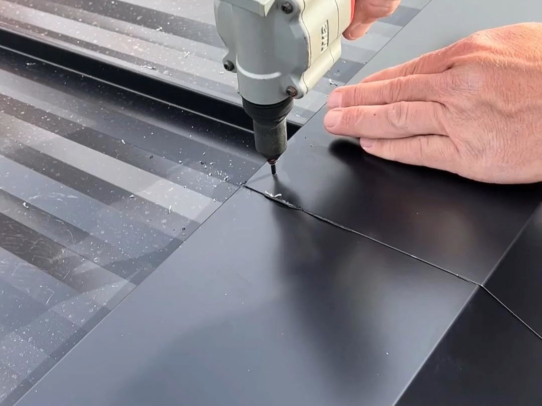 精工钢构获得实用新型专利授权：“一种TPO屋面融合板屋脊盖片”