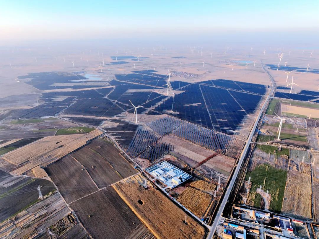 中绿电：公司甘肃金塔多能互补基地项目60万千瓦光伏部分已于2025年3月27日并网