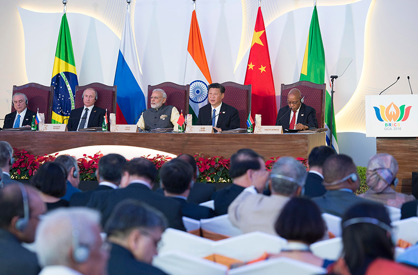 习近平访问金砖国家新开发银行