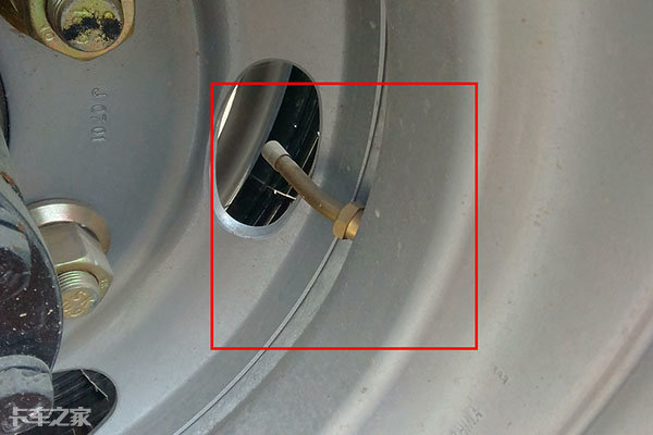 日上集团获得实用新型专利授权:“一种气门嘴多功能测量装置”