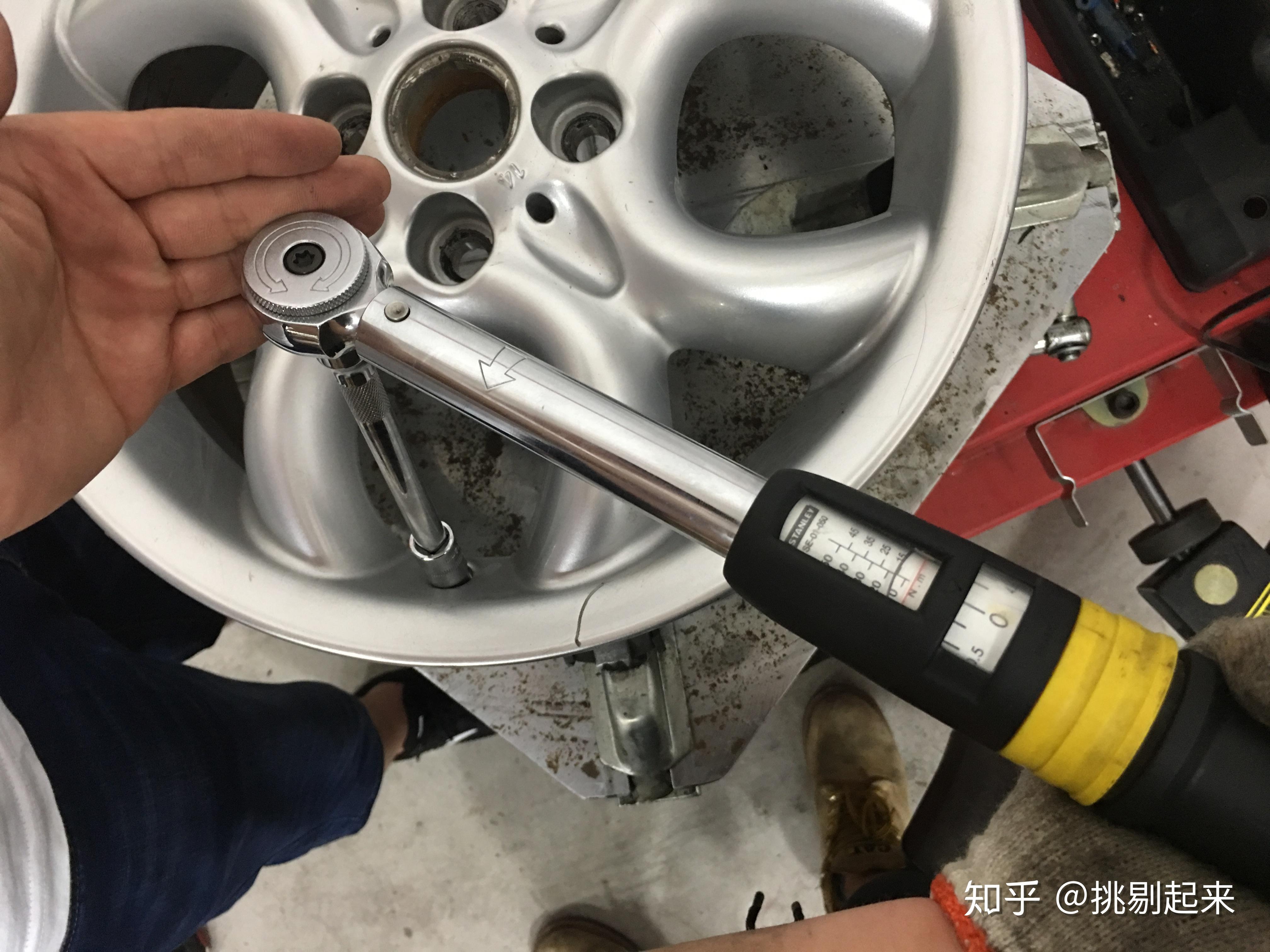 日上集团获得实用新型专利授权:“一种气门嘴多功能测量装置”