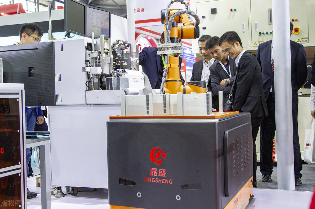 晶盛机电获得发明专利授权：“研磨盘倾角自调节方法、装置和晶圆减薄设备”