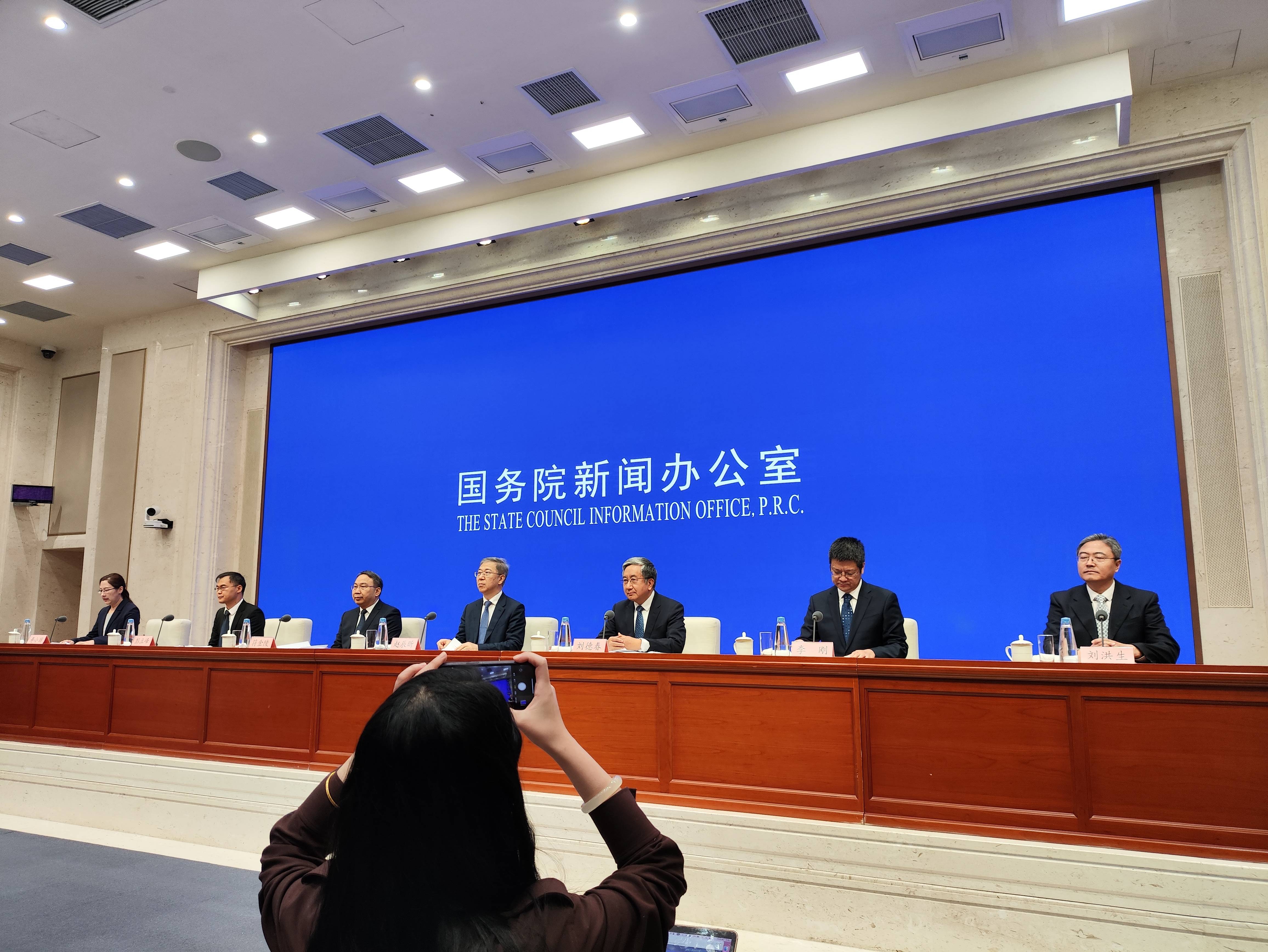 财政部：三季度将发行11只超长期特别国债