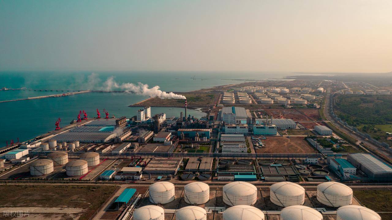 专家警告霍尔木兹海峡若封锁将严重冲击波黑经济