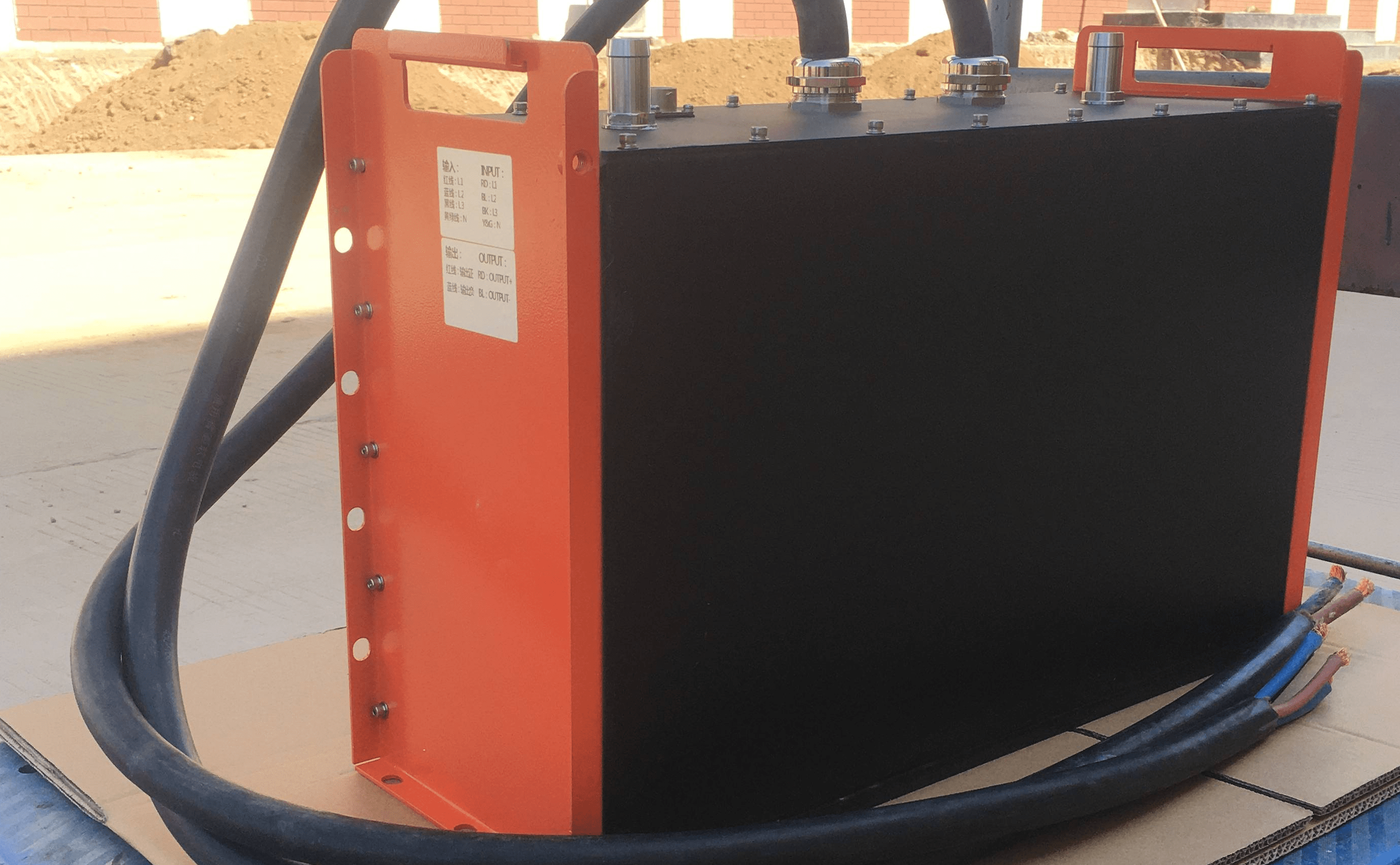 富特科技：主要产品包括车载充电机（OBC）、车载DC/DC变换器、车载电源集成产品等