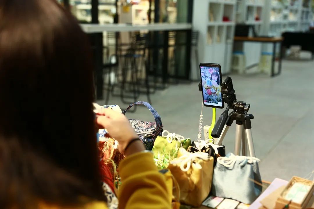 郭瑜：激活就业与发展潜力 短视频直播的新经济实践与价值