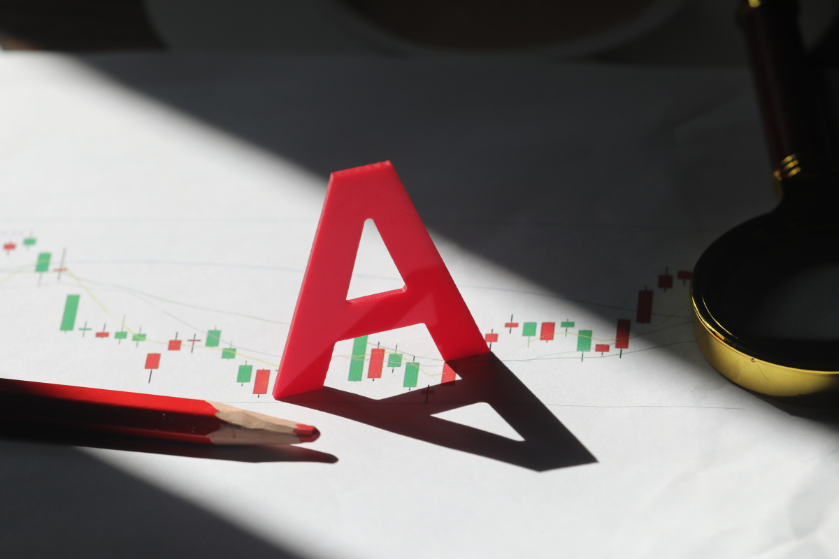 刘煜辉今天发声:中国的权重蓝筹,向上可能就是欠缺一个事件的触发