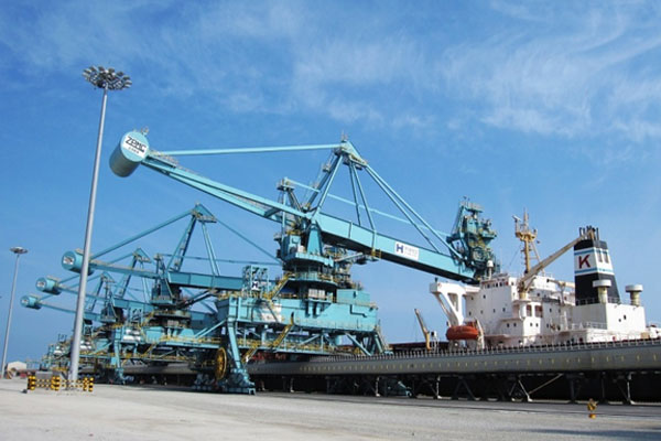 振华重工获得发明专利授权：“一种桥式卸船机的后大梁与机房组件整体吊装方法”