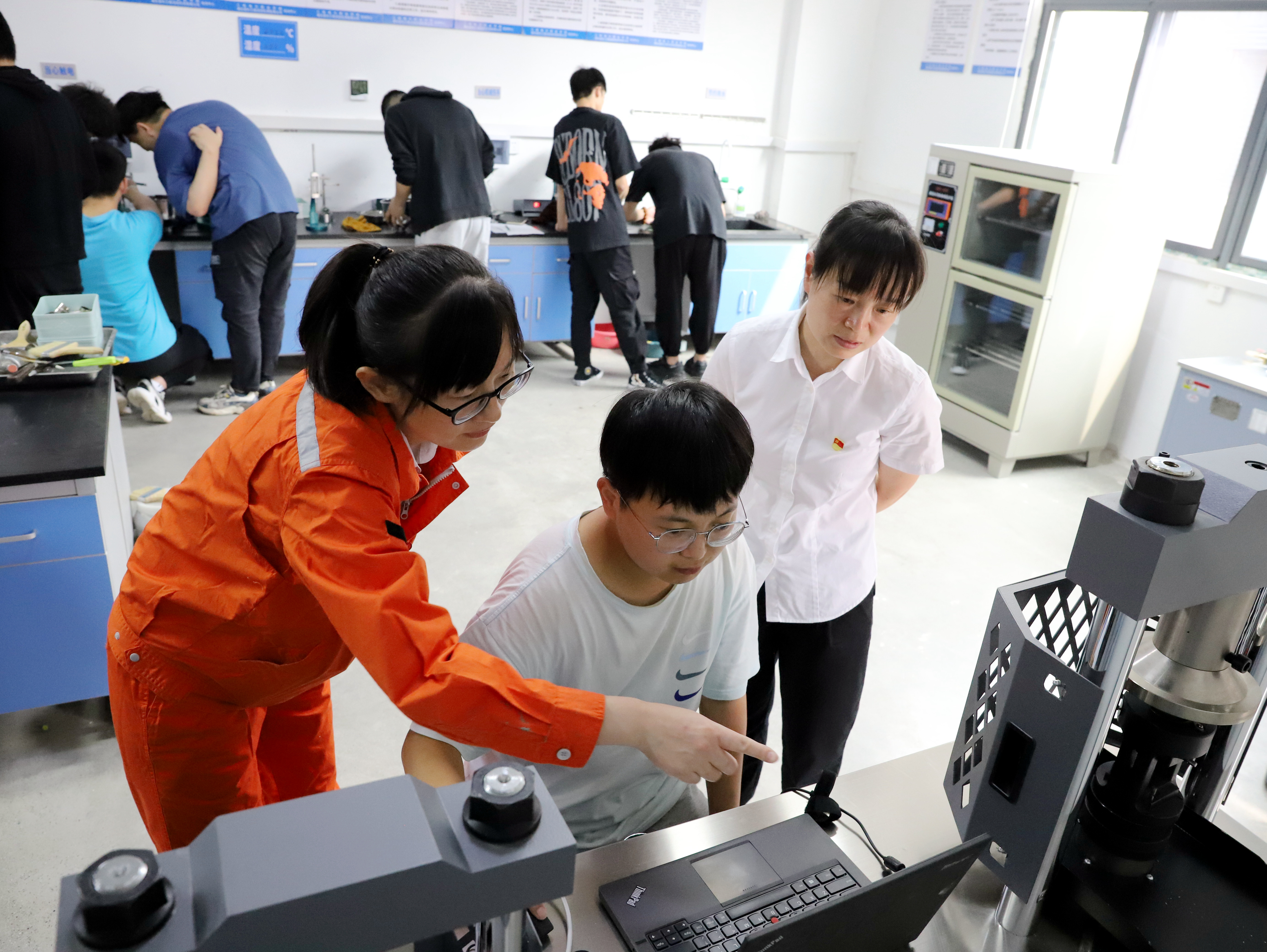 SHEIN产教评共享实训基地揭牌，持续以“技能引擎”助服装产业升级