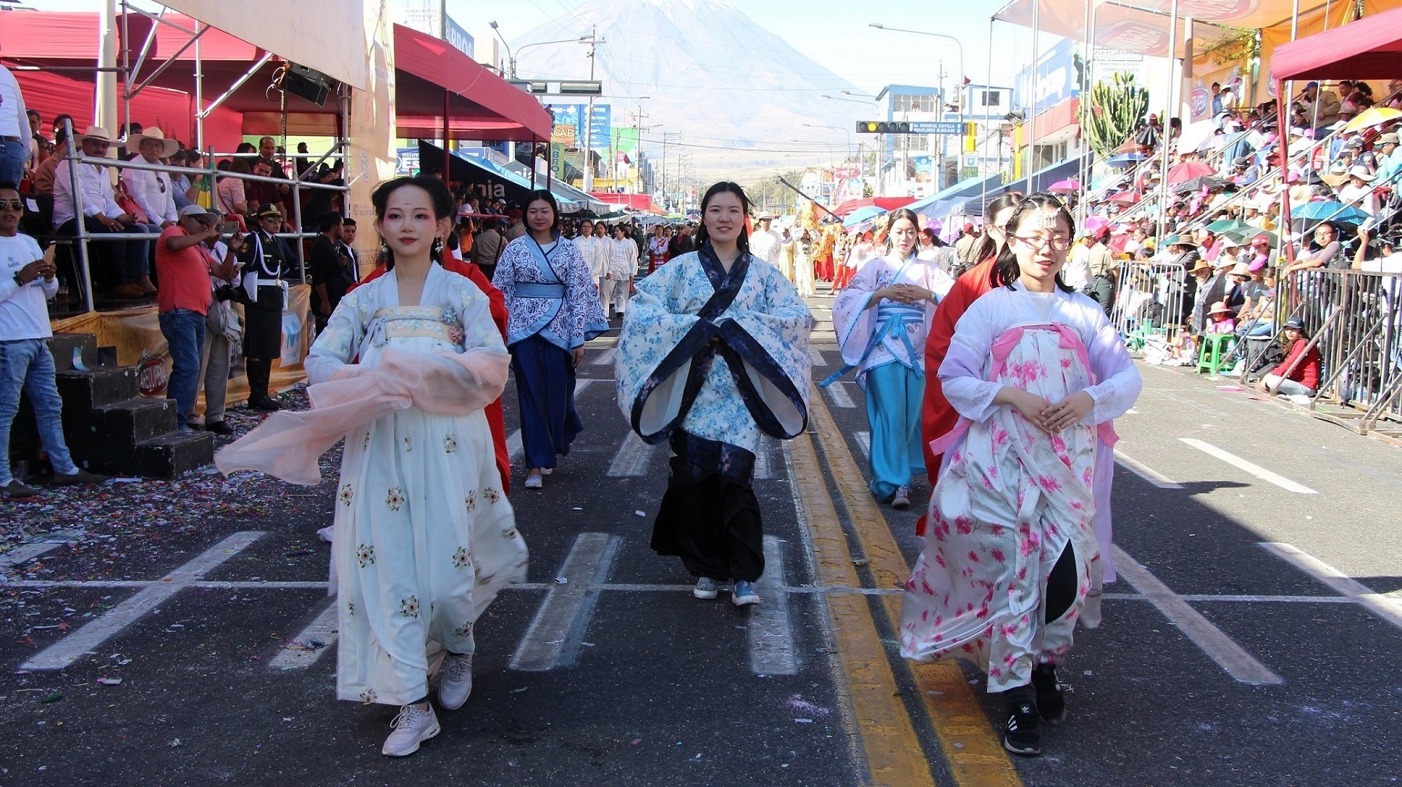王海涛代总领事出席里约天主教大学赴华研修班学员交流会
