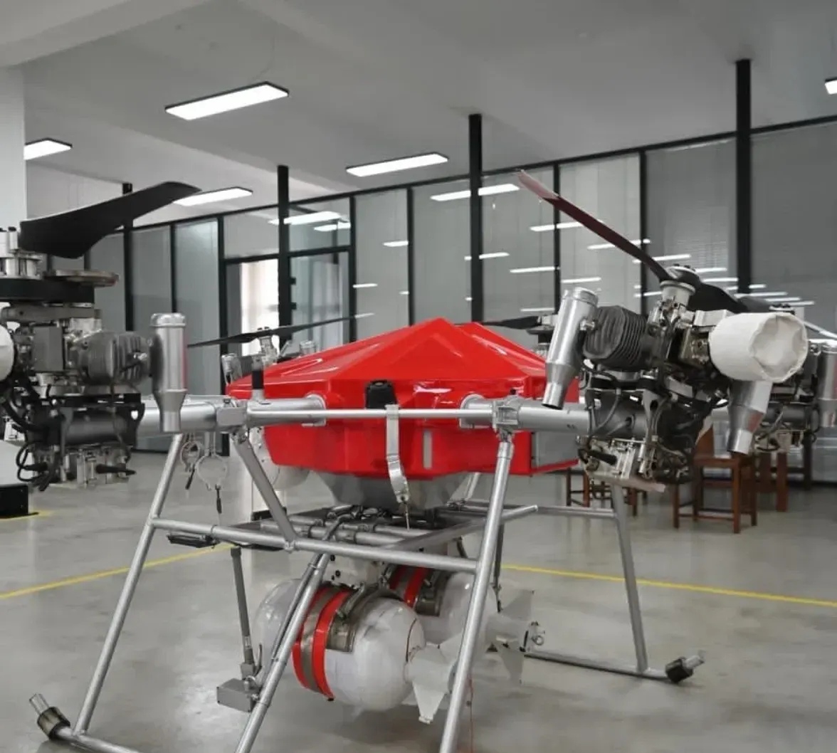 俄宇航员太空行走安装科研设备