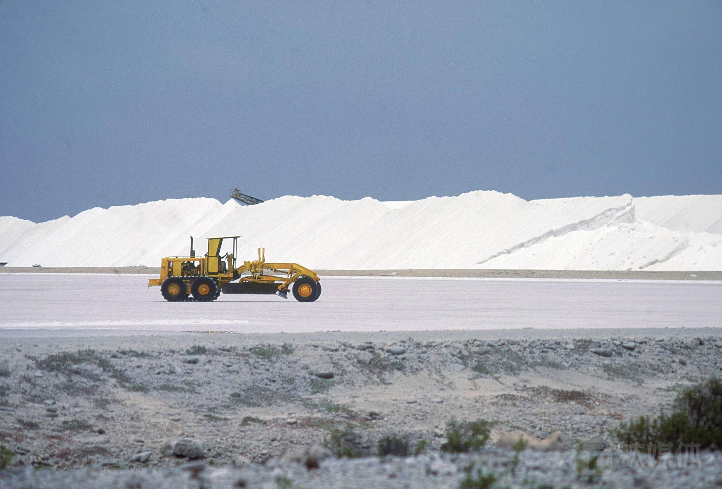 西藏矿业（000762）2025年三季报简析：净利润同比下降104.74%，三费占比上升明显