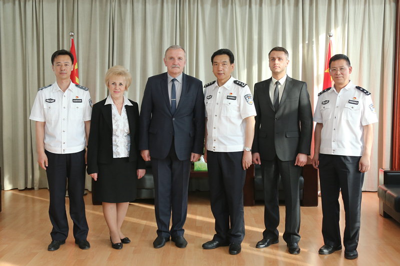 驻非盟使团团长蒋烽大使会见中国石油技术开发有限公司负责人