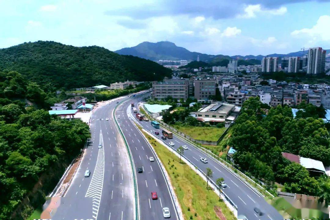 阿布扎比发展基金资助乌干达东部四省道路建设项目