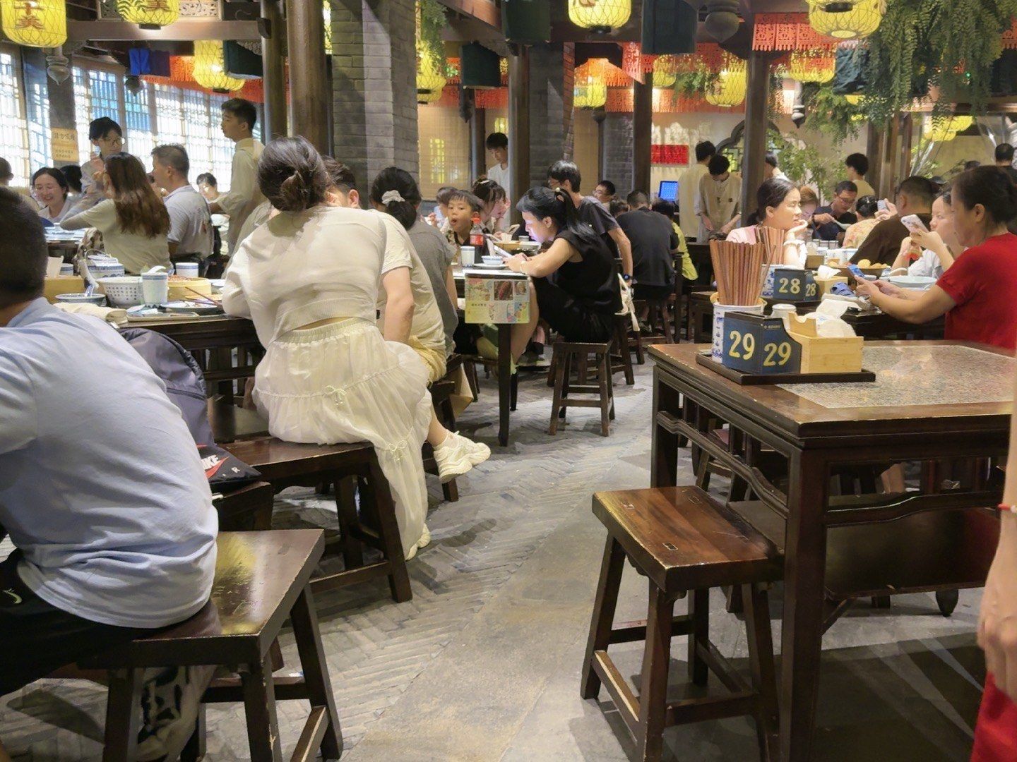 2025大众点评“必吃榜”港澳台及海外地区新开15城，全球首场海外发布会落地迪拜