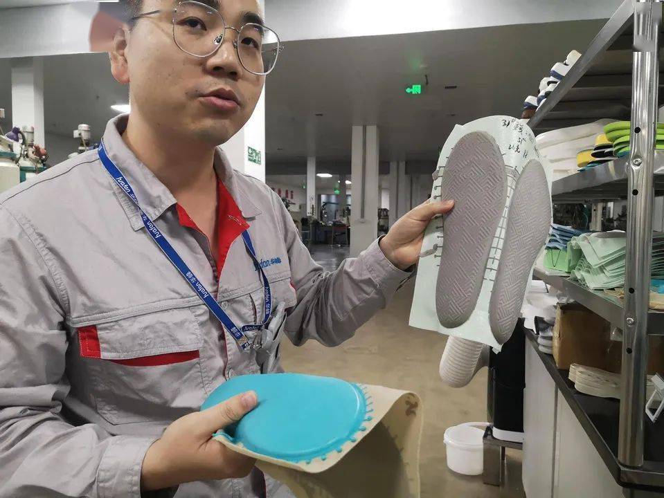 华峰化学获得发明专利授权：“一种退绕性好高抱合力的氨纶及其制备方法”