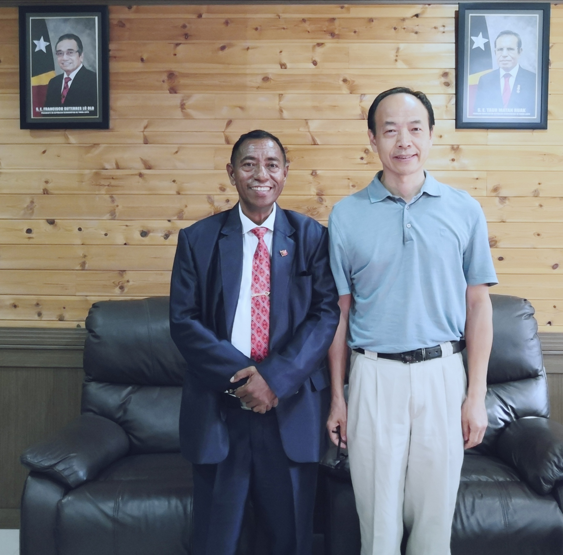 王鹏参赞拜会塞矿产资源部长马泰