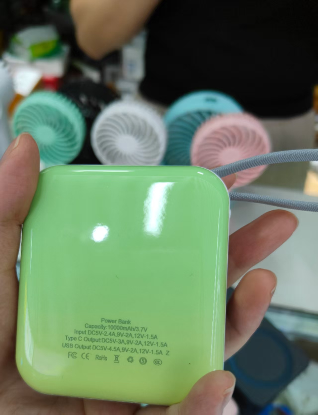 市场监管总局撤销充电宝3C认证600余张 八成充电宝企业成立超5年