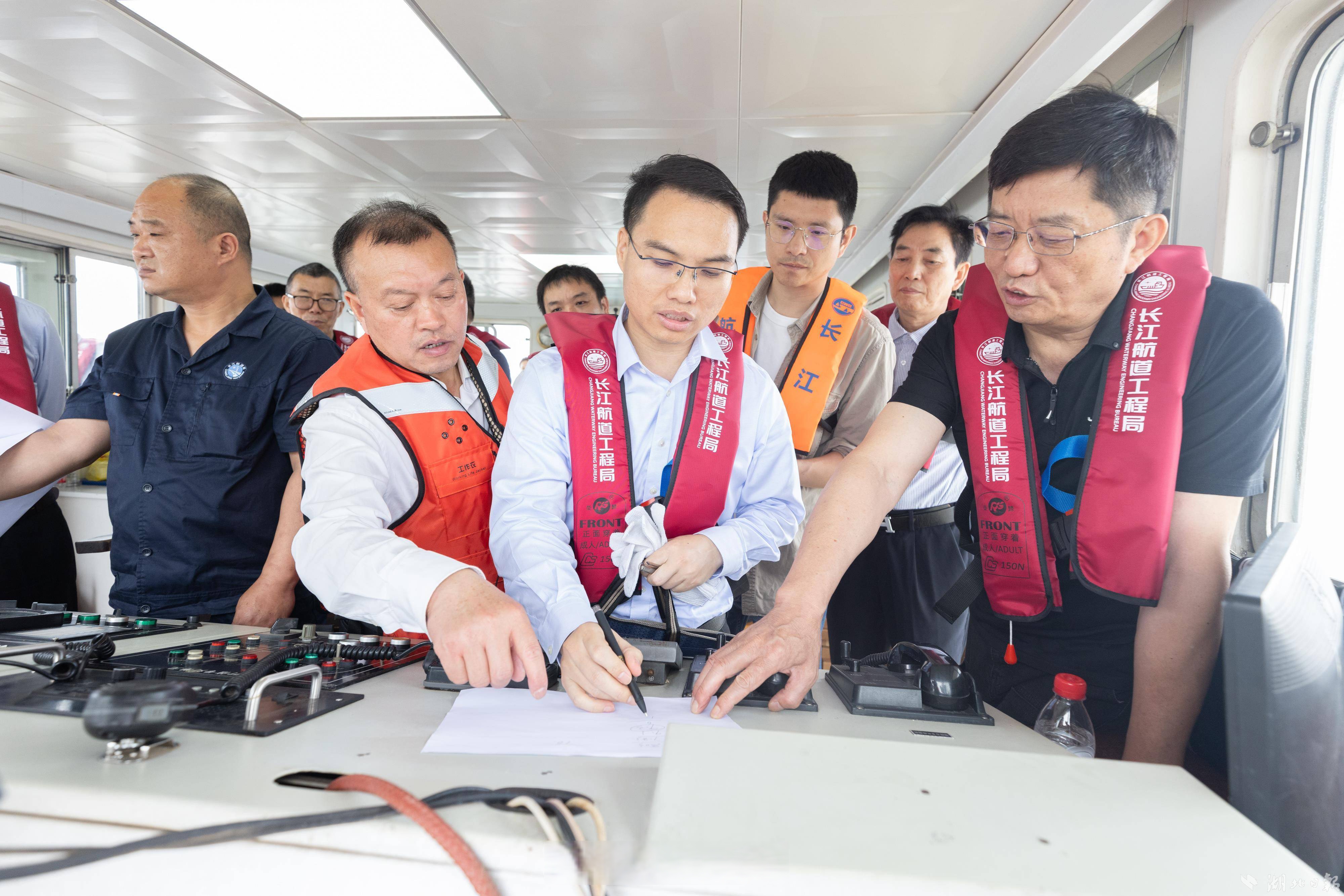 吕瑞浩公参赴援非盟总部会议中心项目指导安全工作