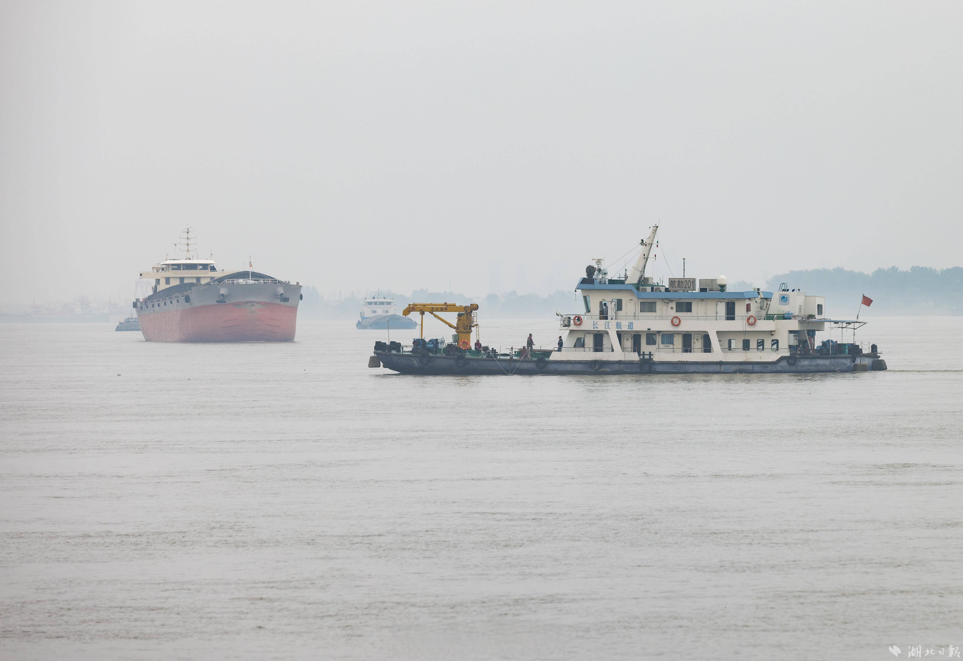 吕瑞浩公参赴援非盟总部会议中心项目指导安全工作