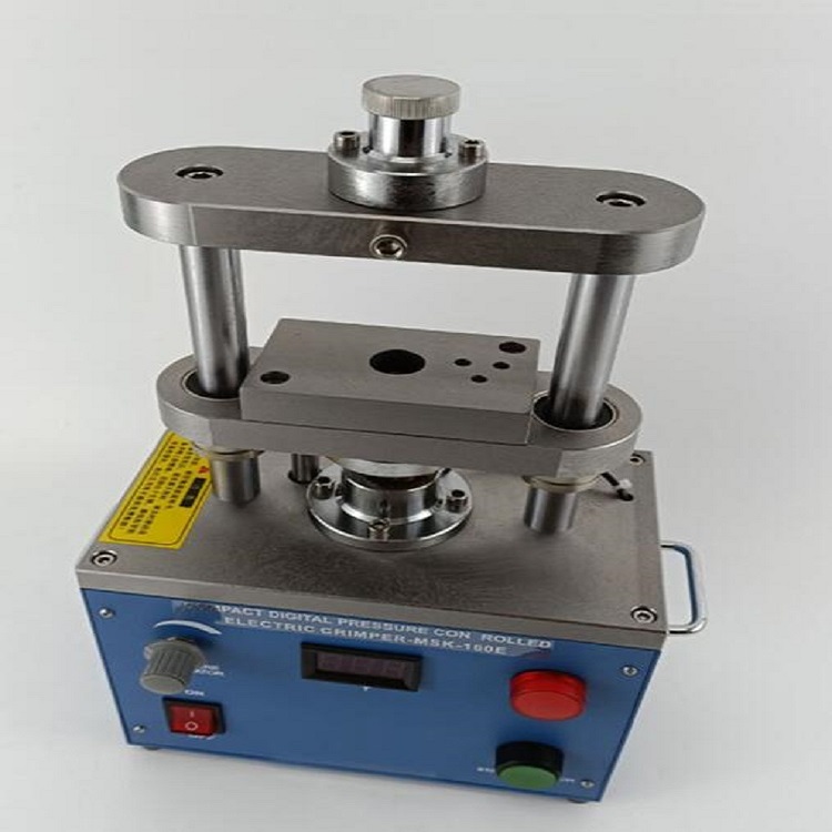 华自科技：固态电池高压夹具样机在厂内带电测试