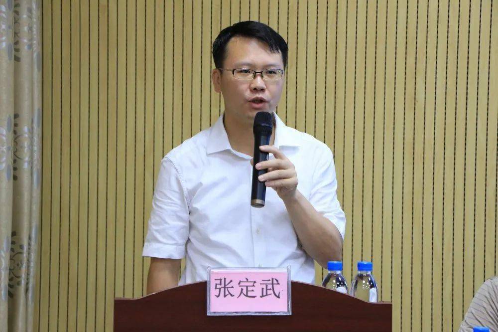 鸿富瀚：12月31日高管张定武减持股份合计6.67万股