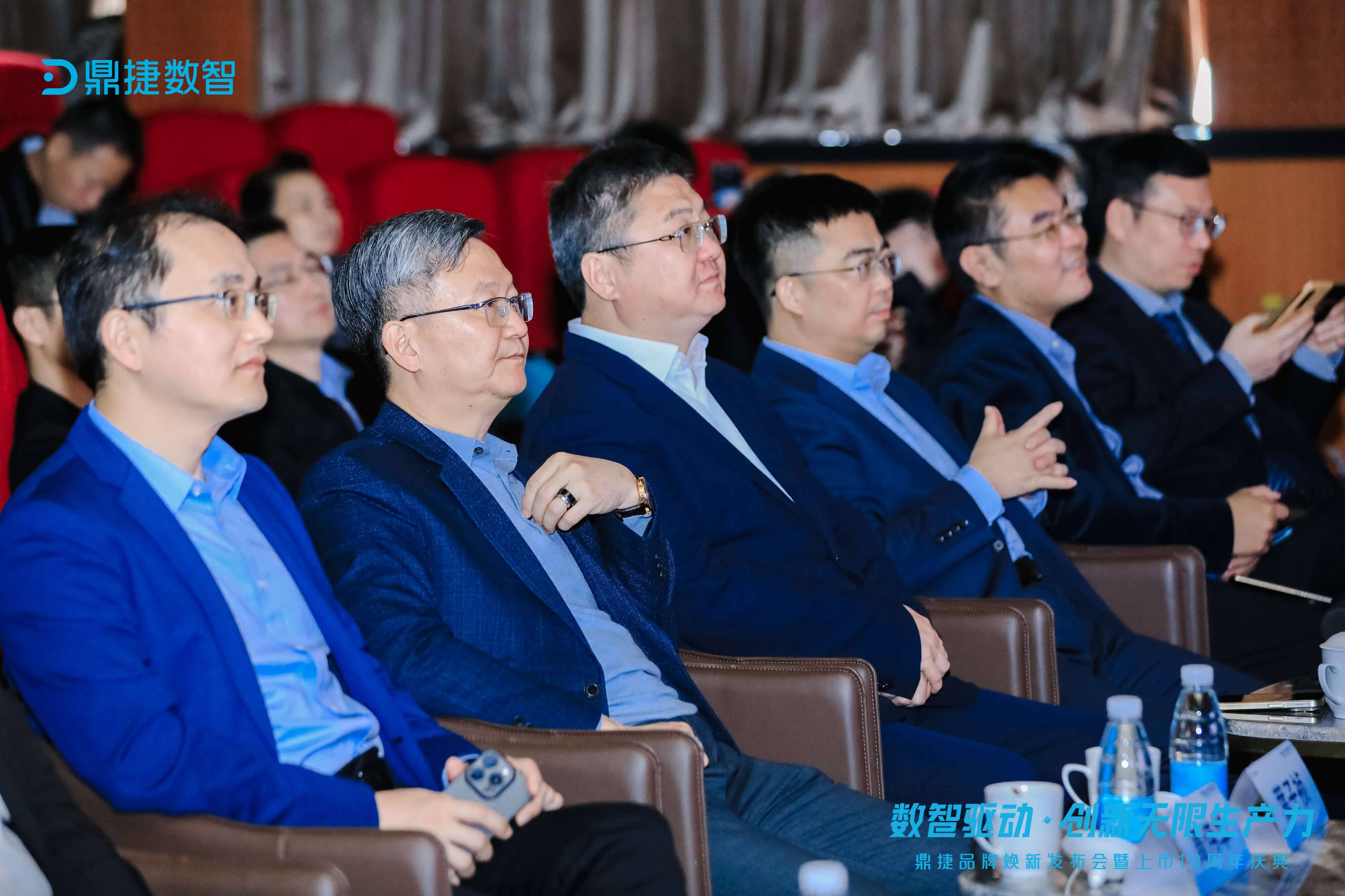 鼎捷数智：截至12月31日股东户数约为54,000户