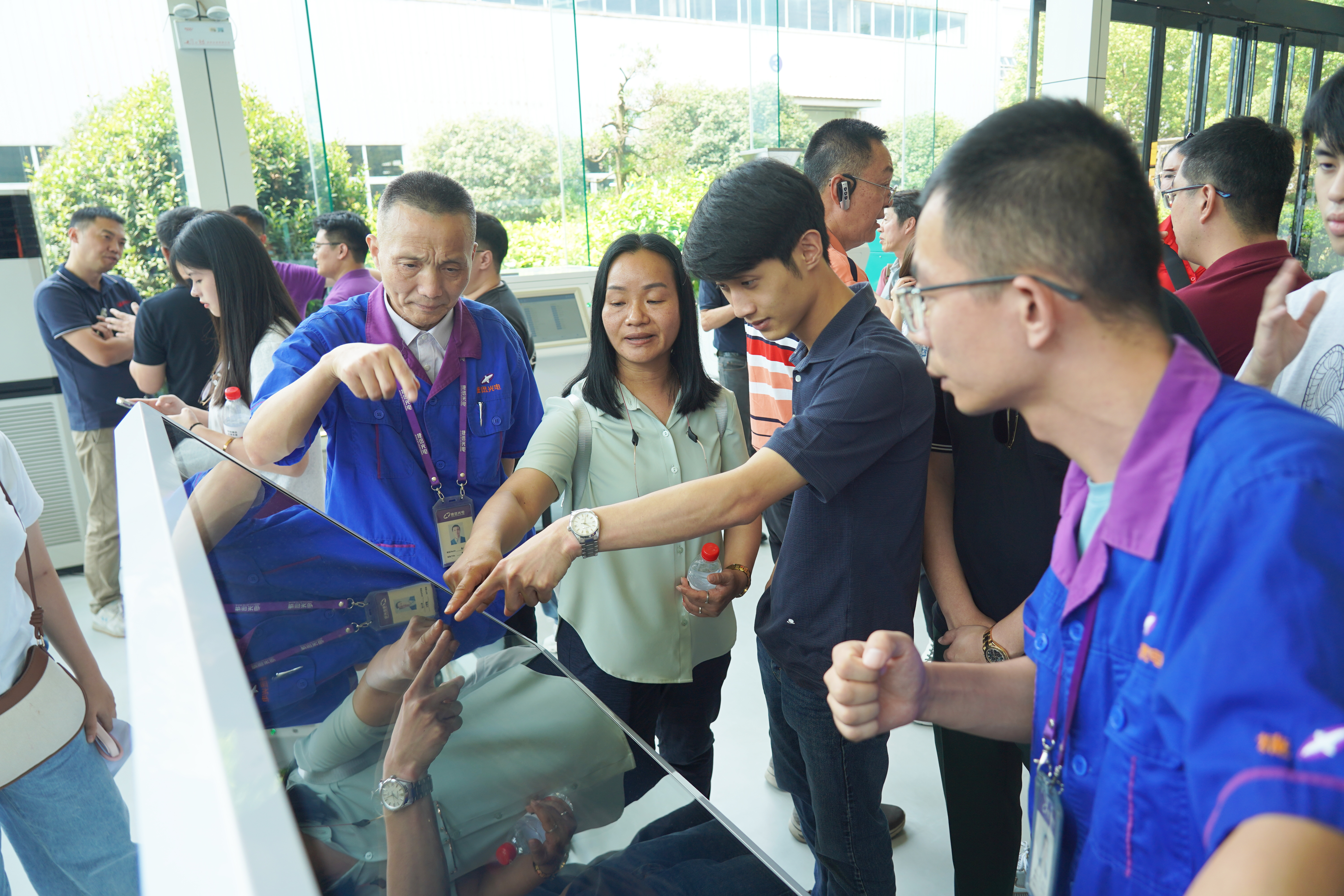 吕瑞浩公参同非盟委员会经贸司高级政策官奥罗莫进行工作交流