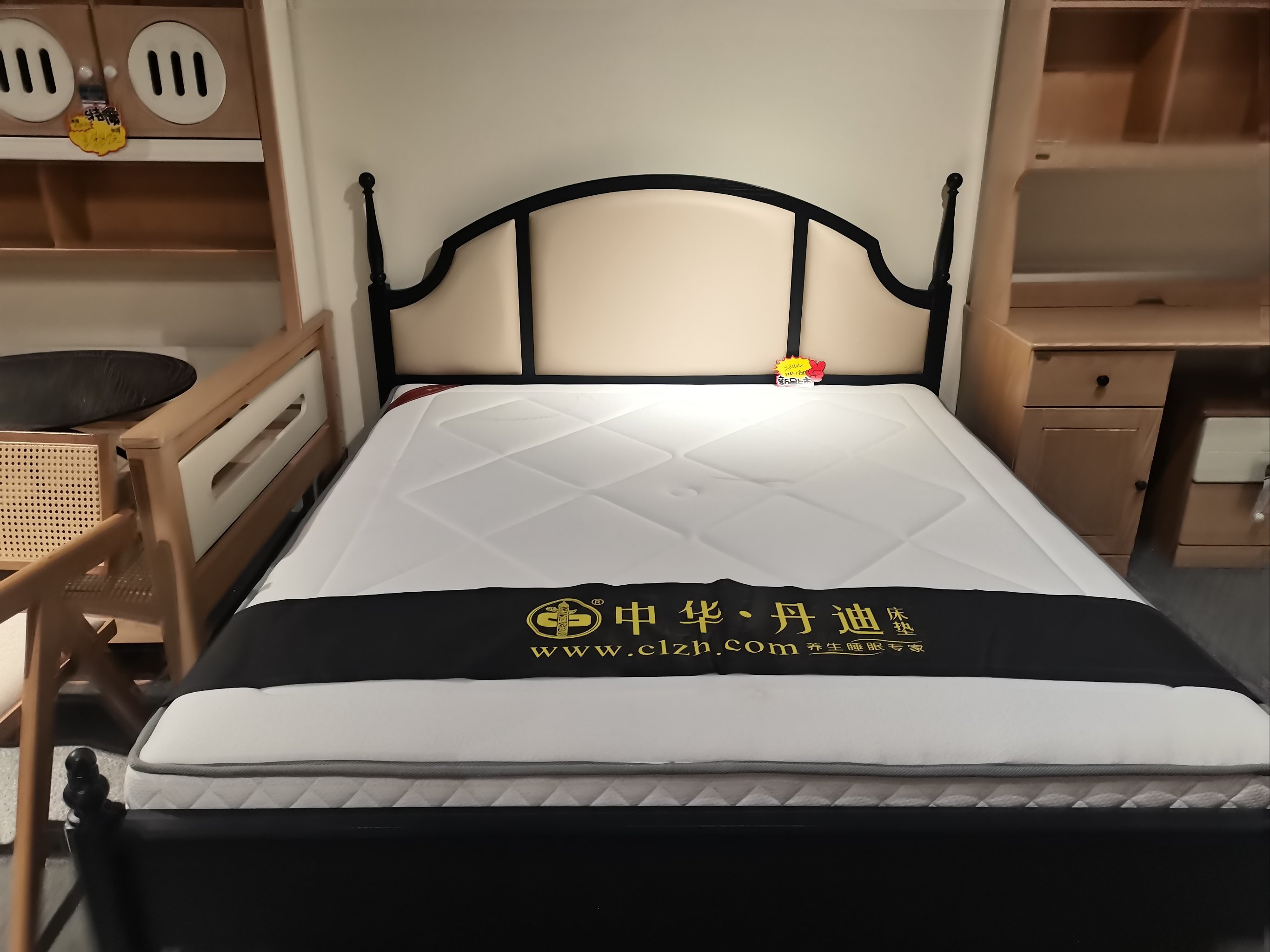 喜临门获得外观设计专利授权：“床架（法诗曼松软款2516）”