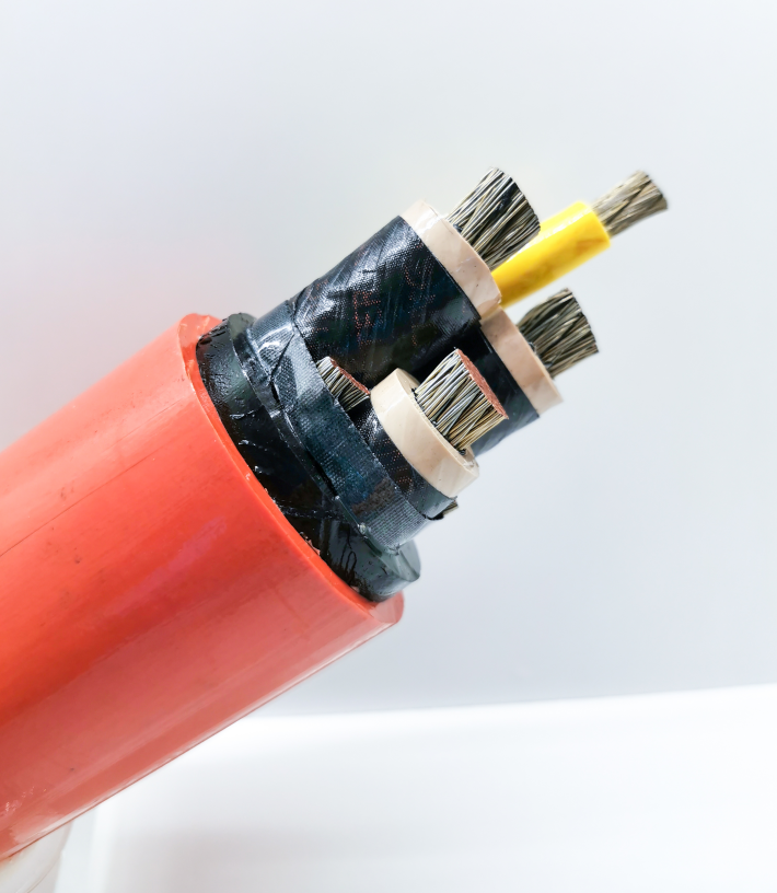 华通线缆：公司目前正在推进向不特定对象发行可转换公司债券项目