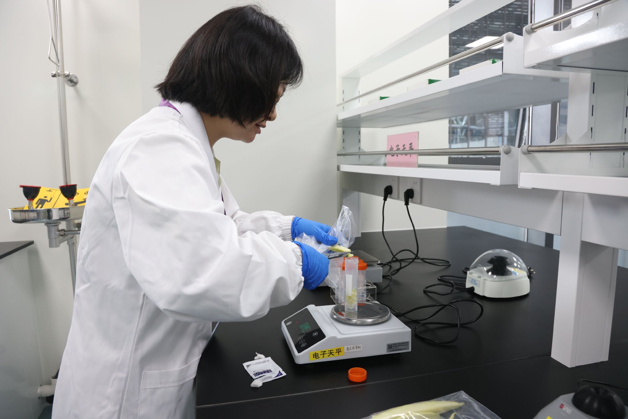 市场监管总局、国家网信办联合发布新规 强化网络交易平台与直播电商监管