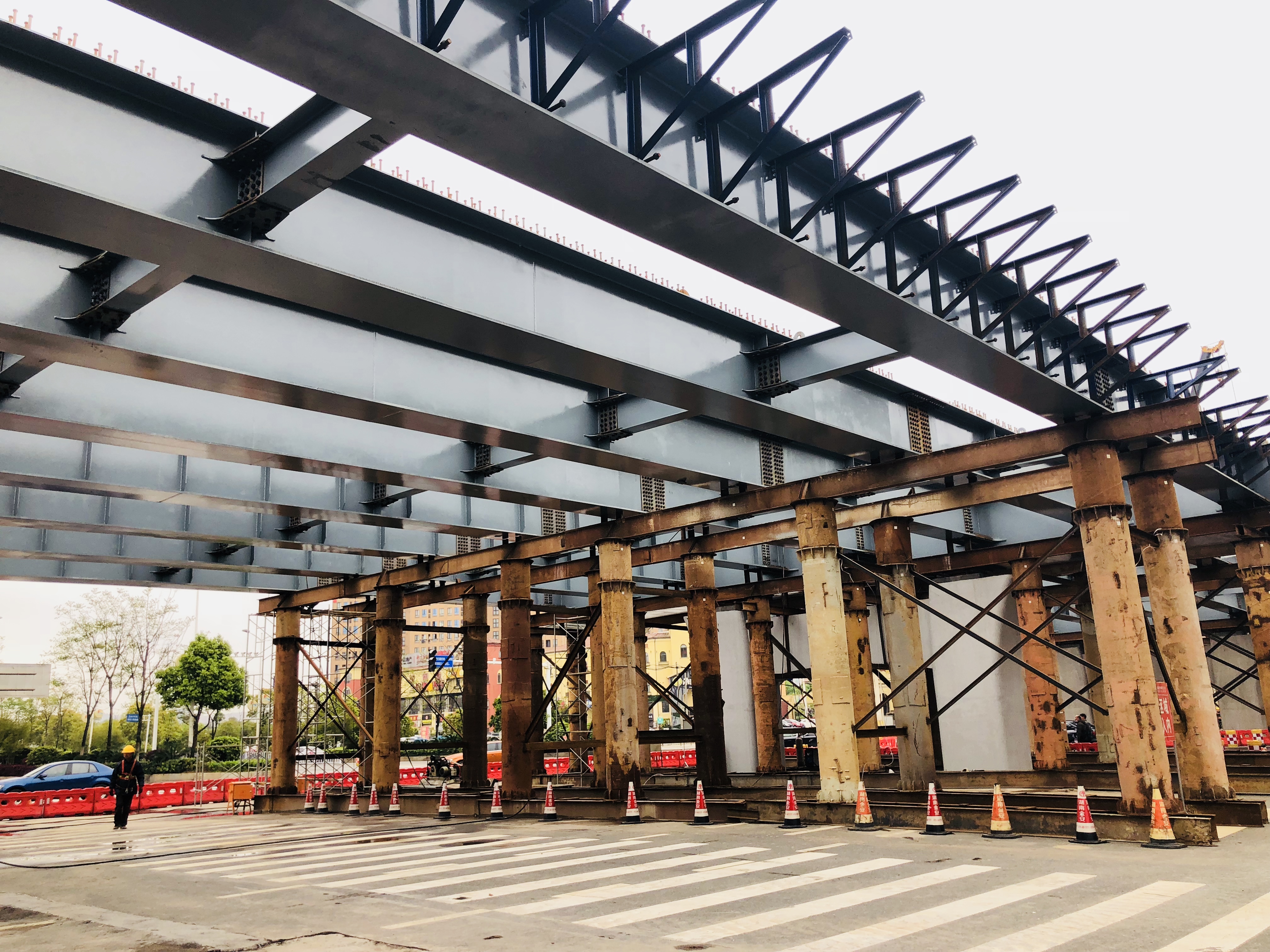 东南网架获得发明专利授权：“叠层大跨度网格结构的施工方法”