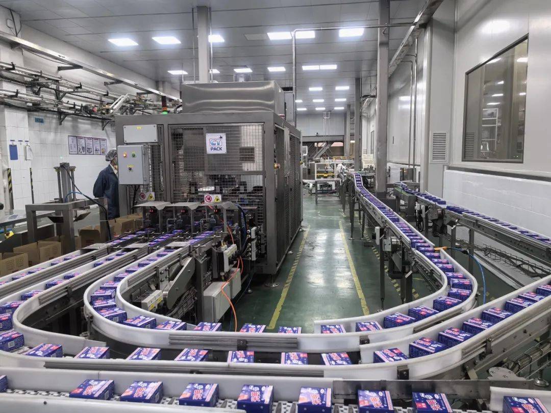 光明乳业发布马年焕新系列及上海限定鲜牛奶