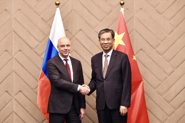 越南财政部与英特尔举行工作会谈