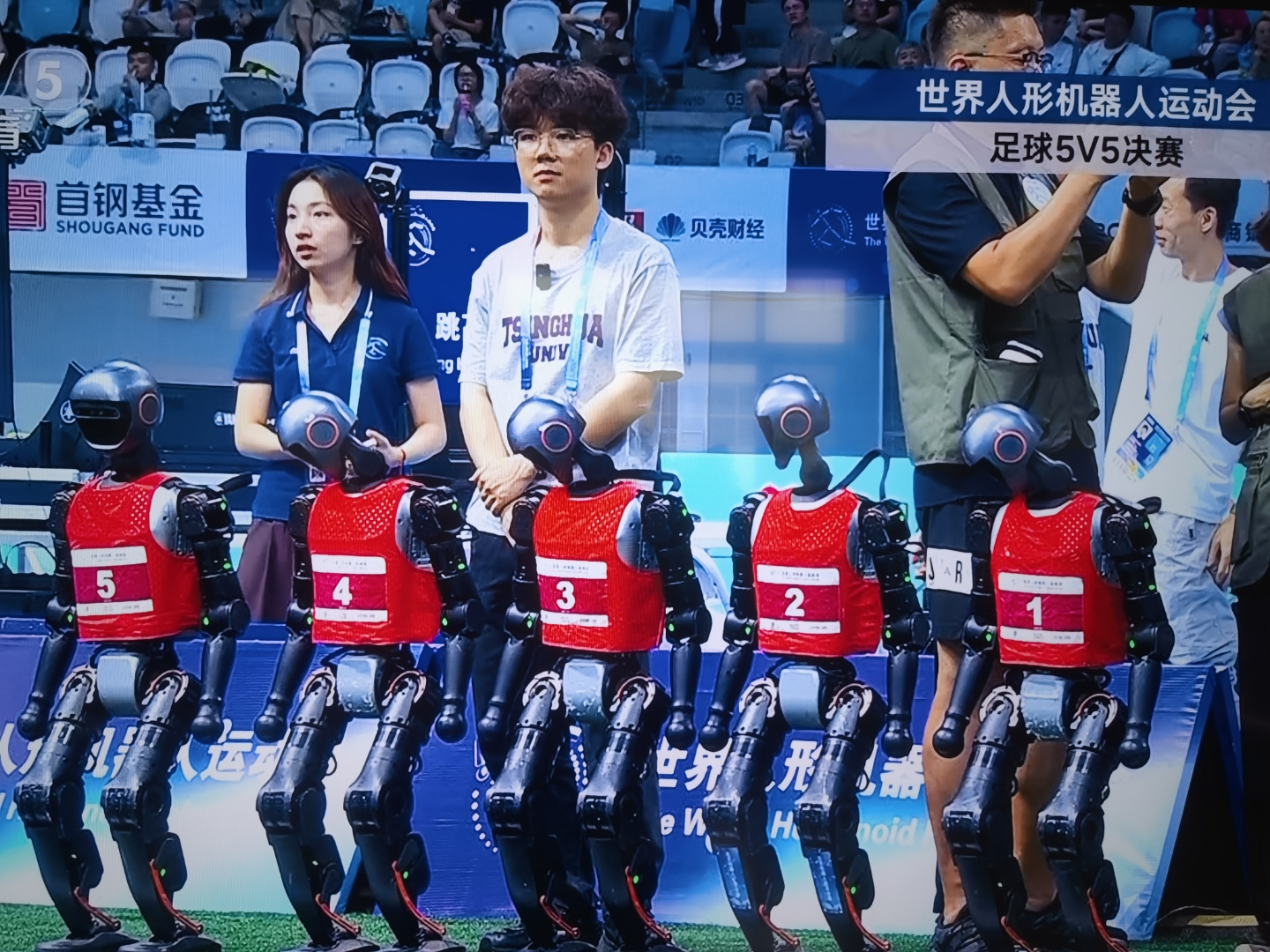 世界人形机器人运动会首金出炉，机器人ETF易方达（159530）标的指数涨超2%