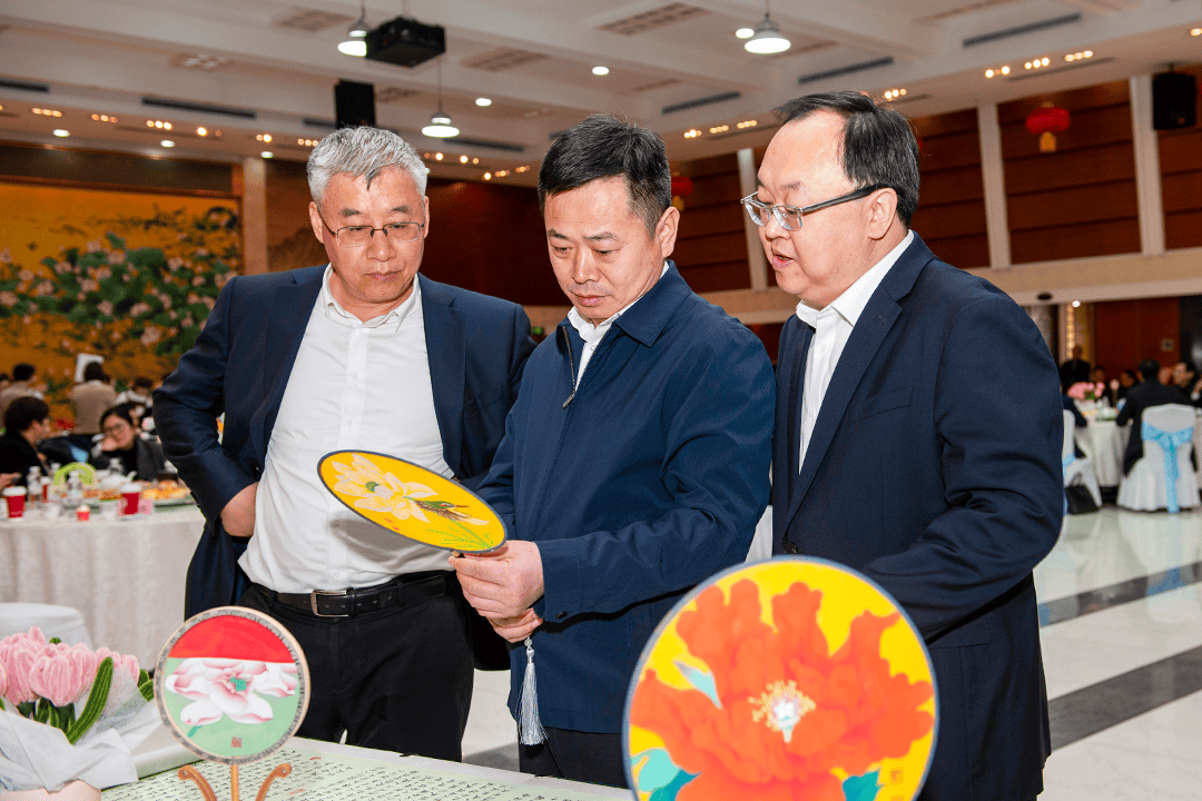 兖矿能源获得实用新型专利授权：“一种伴随式接料顺煤装置”