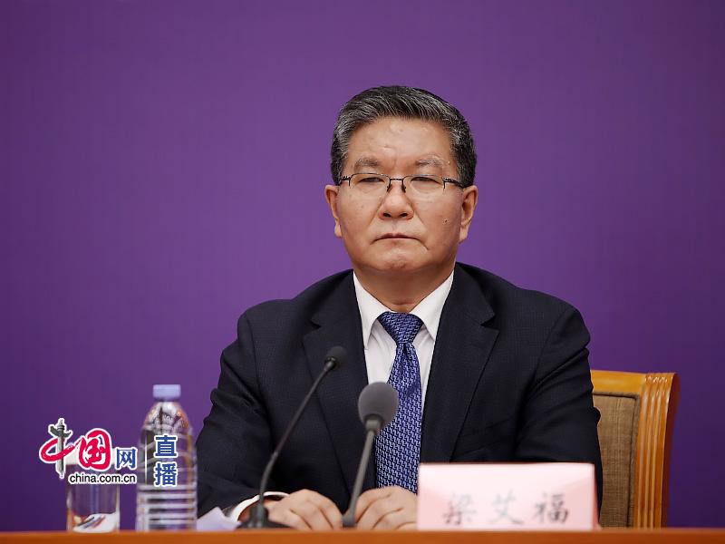 金融监管总局新闻发言人、政策研究司司长郭武平：鼓励金融机构加大消费领域资源投入 丰富消费金融产品