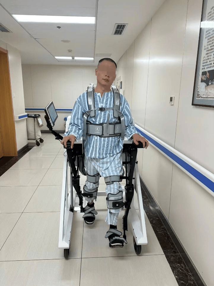 海尔AI运动外骨骼机器人亮相海尔·2026青马