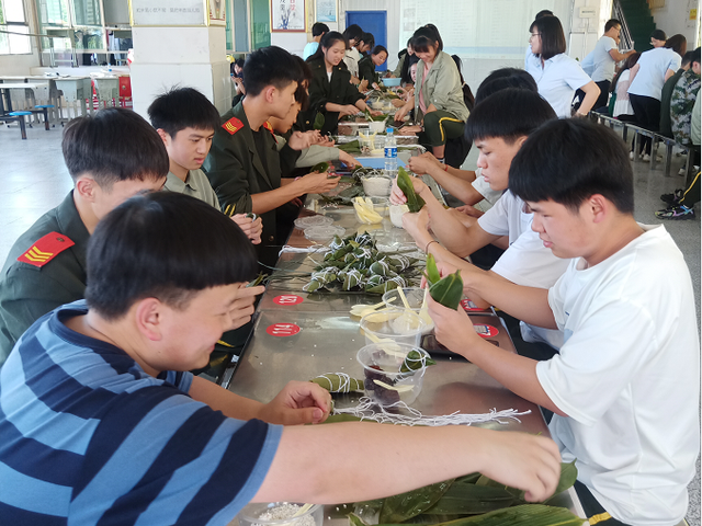 于维华参赞会见马里职教部技术顾问切巴尼