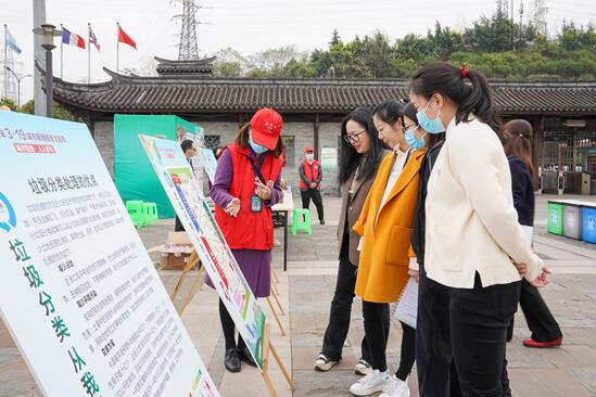 福建：机器人扎堆“上学”苦练服务本领
