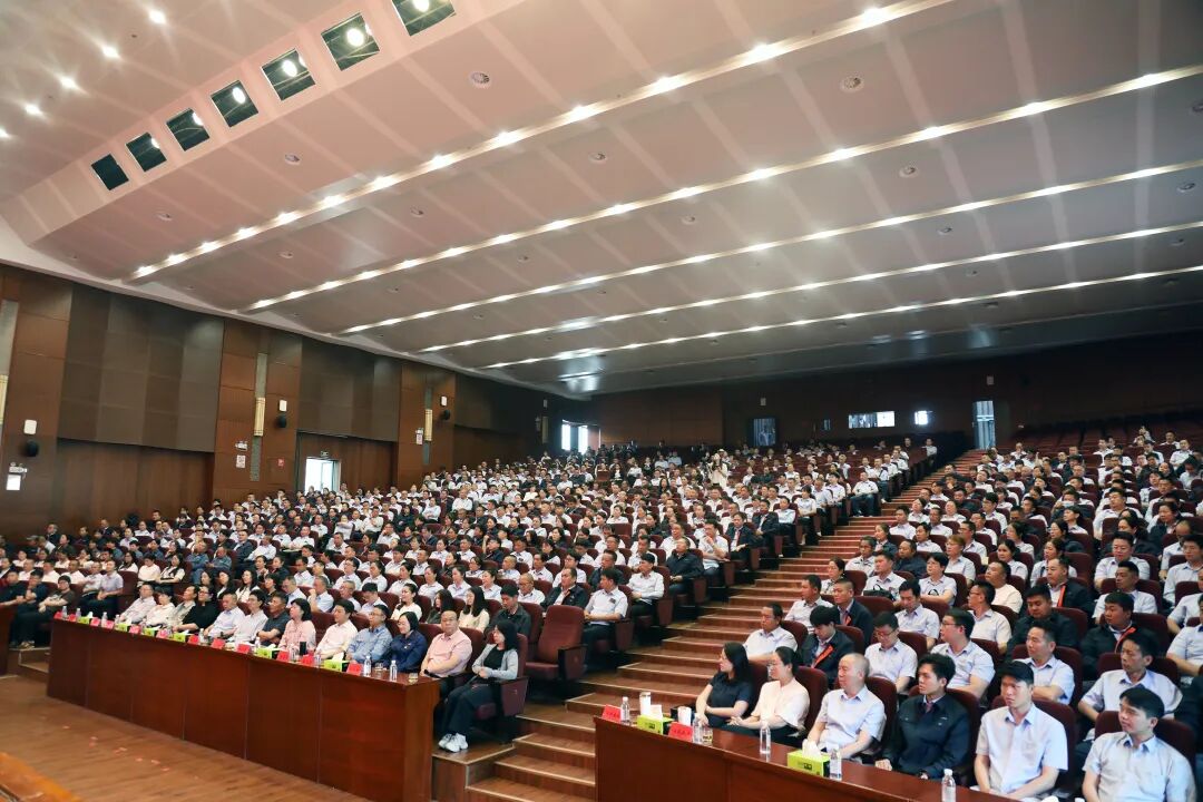 井泉大使会见菲律宾雷宗集团负责人恩里克・雷宗