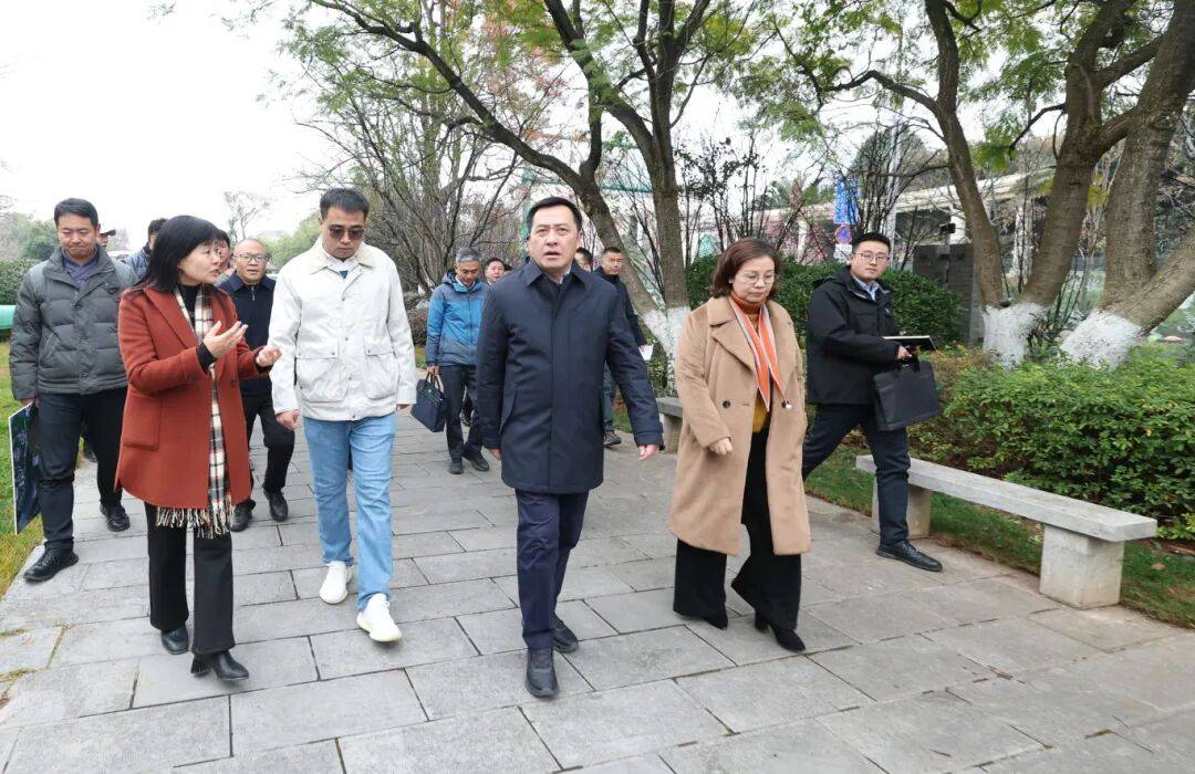 中国人保董事长丁向群:专注主业、完善治理、错位发展 构建形成主业更加鲜明、布局更加优化、结构更加均衡的梯次发展格局