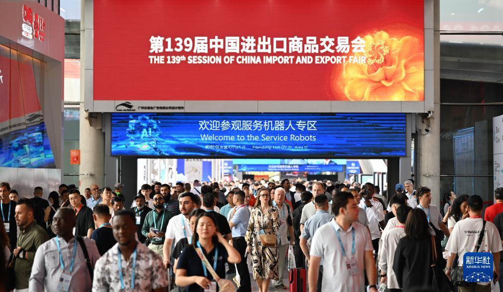 人多到“飞起” 广交会现场带你看“中国购”的超高人气